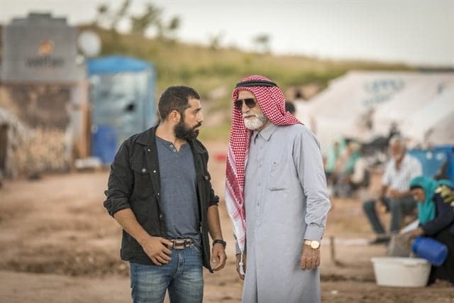 Aziz Abdallah (Herson Capri) e Fauze (Kaysar Dadour) em cena de Órfãos da Terra (Foto: Globo/Paulo Belote) Aziz Abdallah (Herson Capri) e Fauze (Kaysar Dadour) em cena de Órfãos da Terra (Foto: Globo/Paulo Belote)