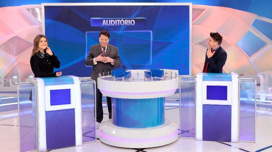 Silvio Santos coloca Maisa contra parede, faz pergunta íntima e deixa apresentadora constrangida