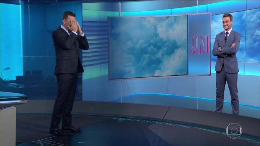 Rodrigo Bocardi comete erro ao vivo no Jornal Nacional da Globo, vira piada e fica "constrangido"