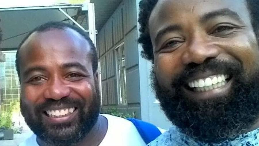 Rodrigo, do "BBB19", com o irmão gêmeo Fábio França: o brother disputa o paredão hoje com Carol e Hariany (Foto: Reprodução) Rodrigo, do "BBB19", com o irmão gêmeo Fábio França: o brother disputa o paredão hoje com Carol e Hariany (Foto: Reprodução)