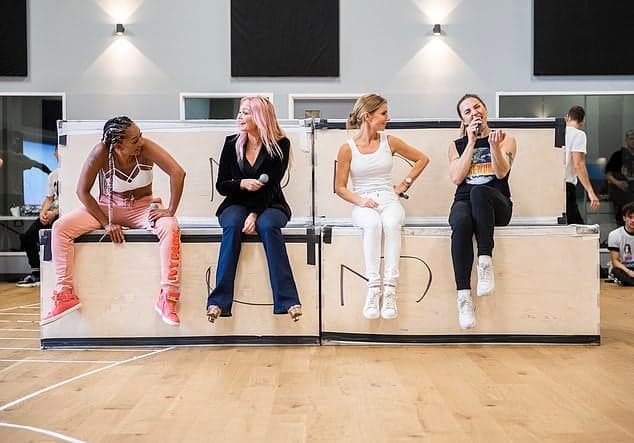 Mel B, Emma Bunton, Geri Horner e Mel C em ensaio para turnê das Spice Girls (Foto: Reprodução/Instagram) Mel B, Emma Bunton, Geri Horner e Mel C em ensaio para turnê das Spice Girls (Foto: Reprodução/Instagram)