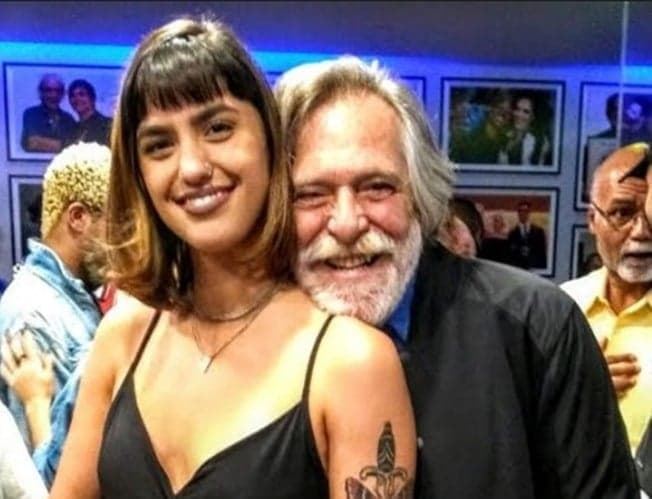 Diferença de idade entre Carol Junger e José de Abreu é de mais de 50 anos (Foto: Reprodução) Diferença de idade entre Carol Junger e José de Abreu é de mais de 50 anos (Foto: Reprodução)
