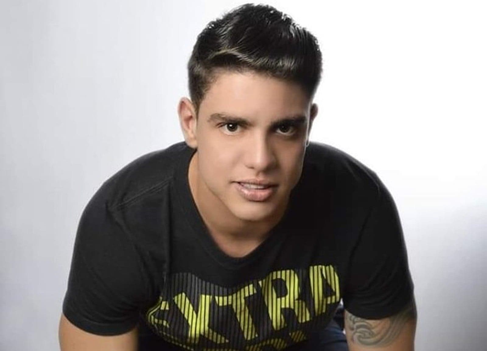 Jovem cantor da música sertaneja, Guilherme Palaia, que morreu nessa quinta-feira (Foto: Reprodução/Insagram) Jovem cantor da música sertaneja, Guilherme Palaia, que morreu nessa quinta-feira (Foto: Reprodução/Insagram)