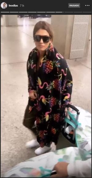 Lívia Andrade é flagrada por Leo Dias em aeroporto retornando do casamento de Carlinhos Maia (Foto: Reprodução/Instagram) Lívia Andrade é flagrada por Leo Dias em aeroporto retornando do casamento de Carlinhos Maia (Foto: Reprodução/Instagram)