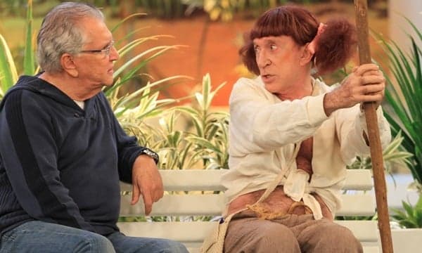 Moacyr Franco sai do SBT e briga com Carlos Alberto de Nóbrega, da A Praça é Nossa, da emissora de Silvio Santos Foto: Reprodução Moacyr Franco sai do SBT e briga com Carlos Alberto de Nóbrega, da A Praça é Nossa, da emissora de Silvio Santos Foto: Reprodução