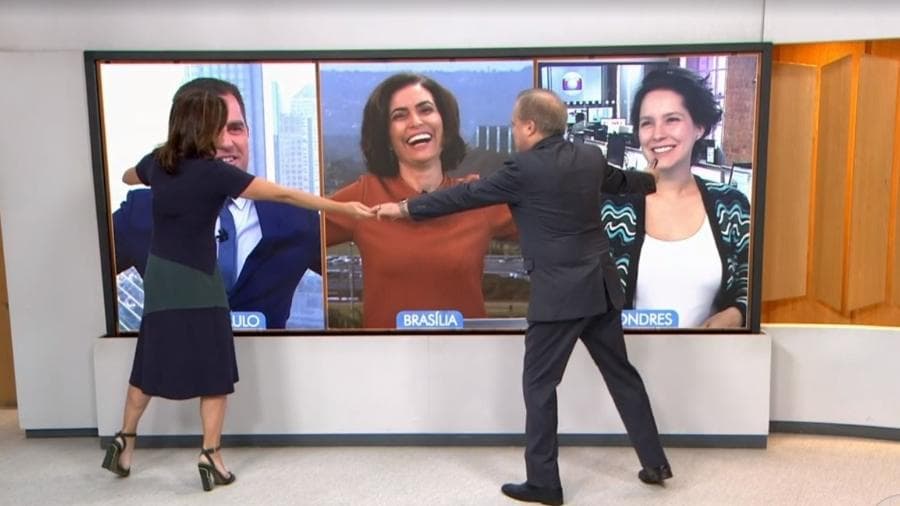Abraço coletivo no "Bom Dia Brasil" promovido por Rodrigo Bocardi na Globo Imagem: Reprodução/Globo Abraço coletivo no "Bom Dia Brasil" promovido por Rodrigo Bocardi na Globo Imagem: Reprodução/Globo