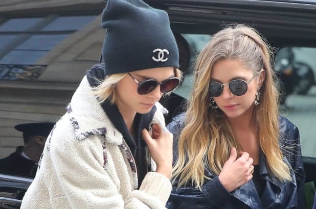 Cara Delevingne e Ashley Benson são flagradas em momento picante, cenas vazam e viralizam