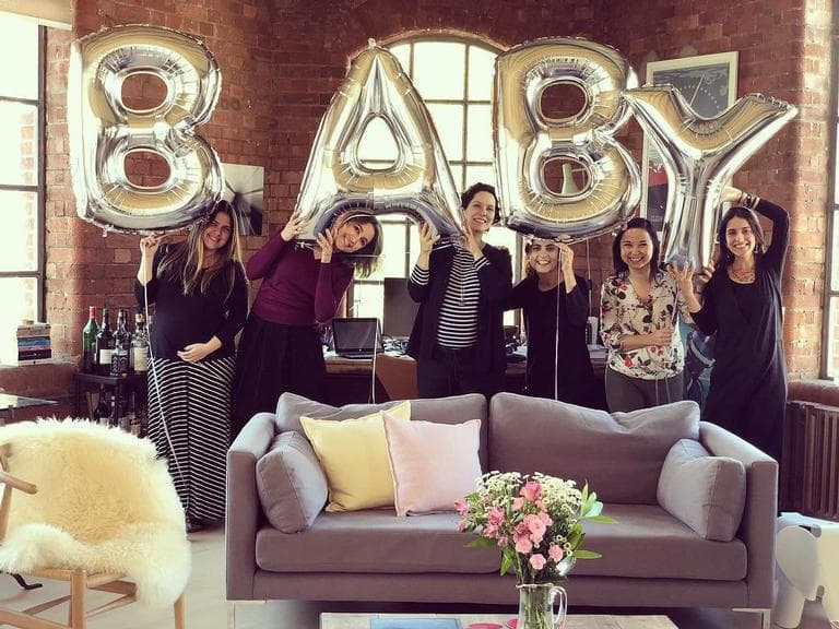 Cecília Malan ganhou uma surpresa preparada por um grupo de amigas. Foto: Instagram/Reprodução Cecília Malan ganhou uma surpresa preparada por um grupo de amigas. Foto: Instagram/Reprodução
