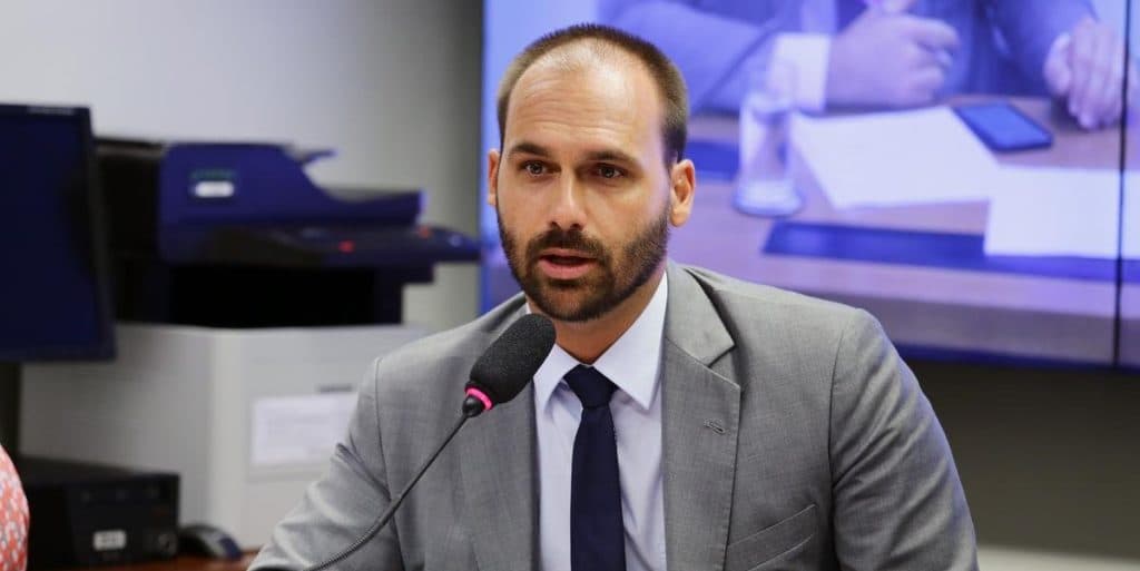 Deputado Eduardo Bolsonaro defende projeto de lei envolvendo acusação de estupro contra Neymar Foto: Vinicius Loures / Câmara dos Deputados / CP Deputado Eduardo Bolsonaro defende projeto de lei envolvendo acusação de estupro contra Neymar Foto: Vinicius Loures / Câmara dos Deputados / CP