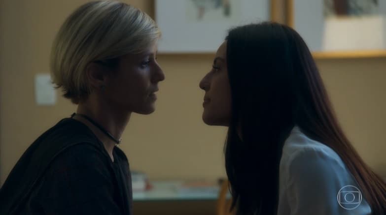 Louise (Fernanda de Freitas) e Laura (Yanna Lavigne) tiveram um caso inesperado na novela da Globo O Sétimo Guardião Louise (Fernanda de Freitas) e Laura (Yanna Lavigne) tiveram um caso inesperado na novela da Globo O Sétimo Guardião