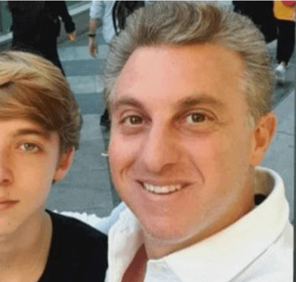 Luciano Huck aparece em clique raro com o filho mais velho e se declara: 'Meu parceiro'