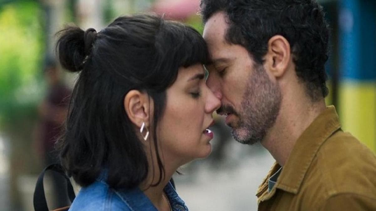 Ali e Sara formam um casal fofo em Órfãos da Terra da Globo Ali e Sara formam um casal fofo em Órfãos da Terra da Globo