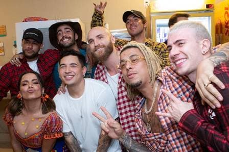 Anitta reúne Pedro Scooby, Neymar e Medina em festa junina em sua casa Foto: Reprodução/Instagram Anitta reúne Pedro Scooby, Neymar e Medina em festa junina em sua casa Foto: Reprodução/Instagram