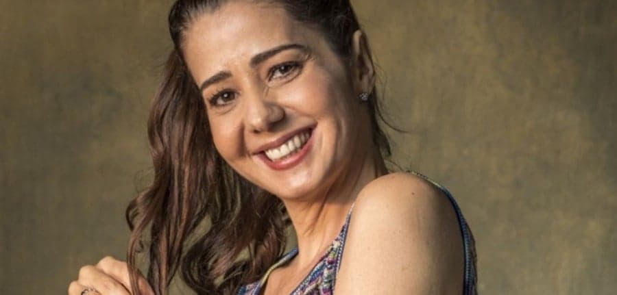 Santinha (Cristiane Amorim) em Órfãos da Terra (Foto: Paulo Belote/ Globo) Santinha (Cristiane Amorim) em Órfãos da Terra (Foto: Paulo Belote/ Globo)