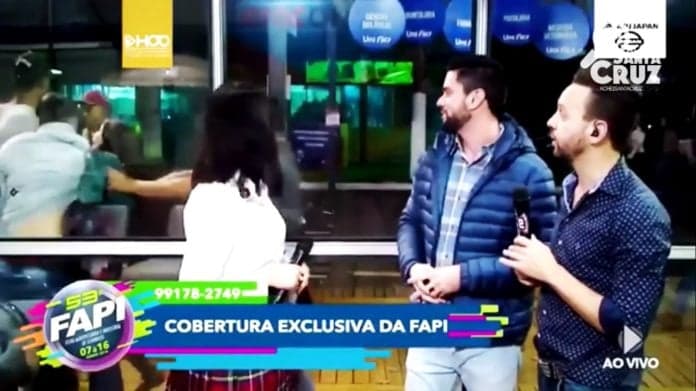 Briga aconteceu durante entrevista ao vivo na TV (Reprodução) Briga aconteceu durante entrevista ao vivo na TV (Reprodução)