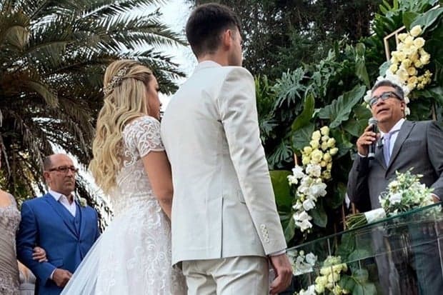 Carol Dantas se casa com Vinicius Martinez em meio a polêmica envolvendo Neymar (Foto: Reprodução/Instagram) Carol Dantas se casa com Vinicius Martinez em meio a polêmica envolvendo Neymar (Foto: Reprodução/Instagram)