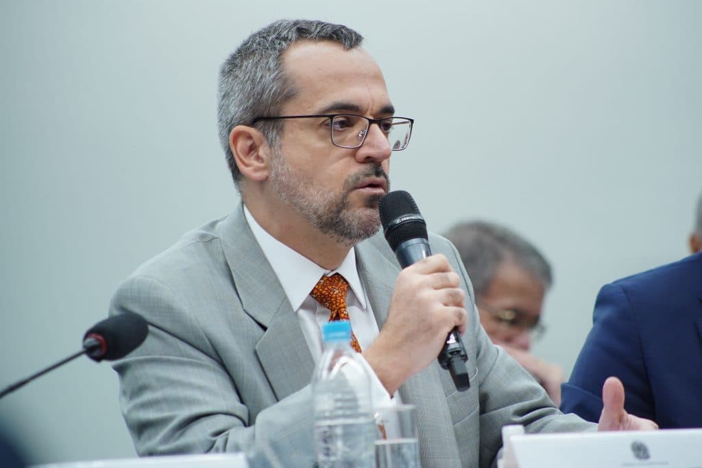 O ministro da educação do governo Bolsonaaro, Abraham Weintraub (Foto: Reprodução) O ministro da educação do governo Bolsonaaro, Abraham Weintraub (Foto: Reprodução)
