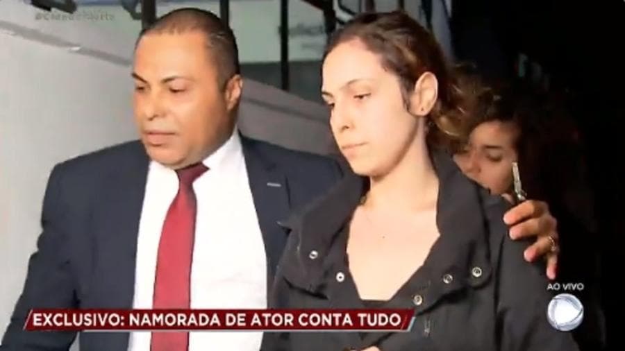 Isabela na Delegacia com advogado para depor sobre a morte de Rafael Miguel e dos seus pais (Foto: Divulgação) Isabela na Delegacia com advogado para depor sobre a morte de Rafael Miguel e dos seus pais (Foto: Divulgação)