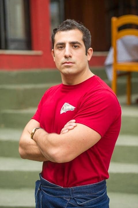 Kaysa Dadour em Órfãos da Terra como Fauze, homem sinistro na Globo Mionzinho Kaysa Dadour em Órfãos da Terra como Fauze, homem sinistro na Globo Mionzinho