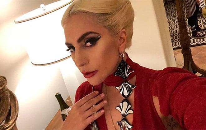 A cantora Lady Gaga incentiva Príncipe William a ajudar jovens LGBTs desabrigados (Foto: Reprodução) A cantora Lady Gaga incentiva Príncipe William a ajudar jovens LGBTs desabrigados (Foto: Reprodução)