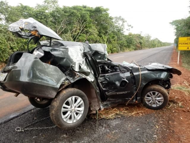 Famoso cantor sertanejo sofre terrível acidente de carro e veículo fica completamente destruído