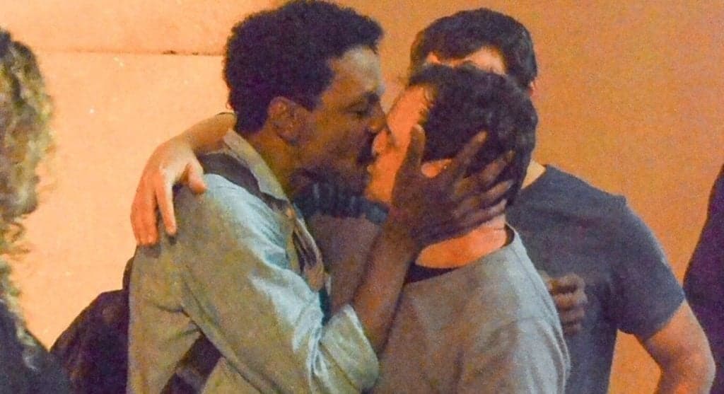 O ator da TV Globo Matheus Nachtergaele beijando Luís Miranda (Pablo Luquez: AgNews) O ator da TV Globo Matheus Nachtergaele beijando Luís Miranda (Pablo Luquez: AgNews)