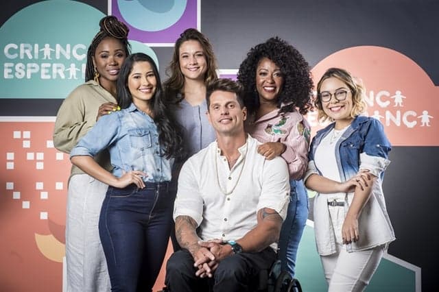 Kenia Maria, Thaynara, Fernanda Gentil, Fernando Fernandes, Tia Má e Eva Lluana, mobilizadores do Criança Esperança 2019 (Foto: Globo/João Cotta) Kenia Maria, Thaynara, Fernanda Gentil, Fernando Fernandes, Tia Má e Eva Lluana, mobilizadores do Criança Esperança 2019 (Foto: Globo/João Cotta)