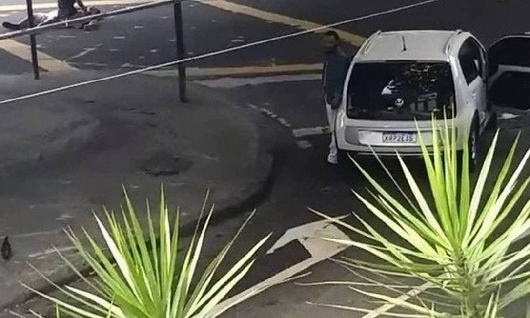morador de rua ataca três pessoas e mata duas em Lagoa no Rio de Janeiro, um deles João de 35, funcionário da Globo morador de rua ataca três pessoas e mata duas em Lagoa no Rio de Janeiro, um deles João de 35, funcionário da Globo