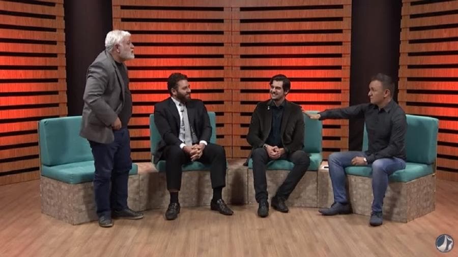 Convidado se revolta com apoiador de Bolsonaro e abandona programa de TV ao vivo; assista