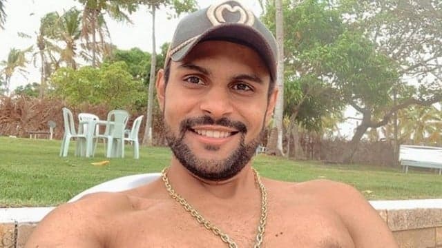 Thulio Milionário é o famoso cantor que gosta de beijar as fãs na boca Thulio Milionário é o famoso cantor que gosta de beijar as fãs na boca