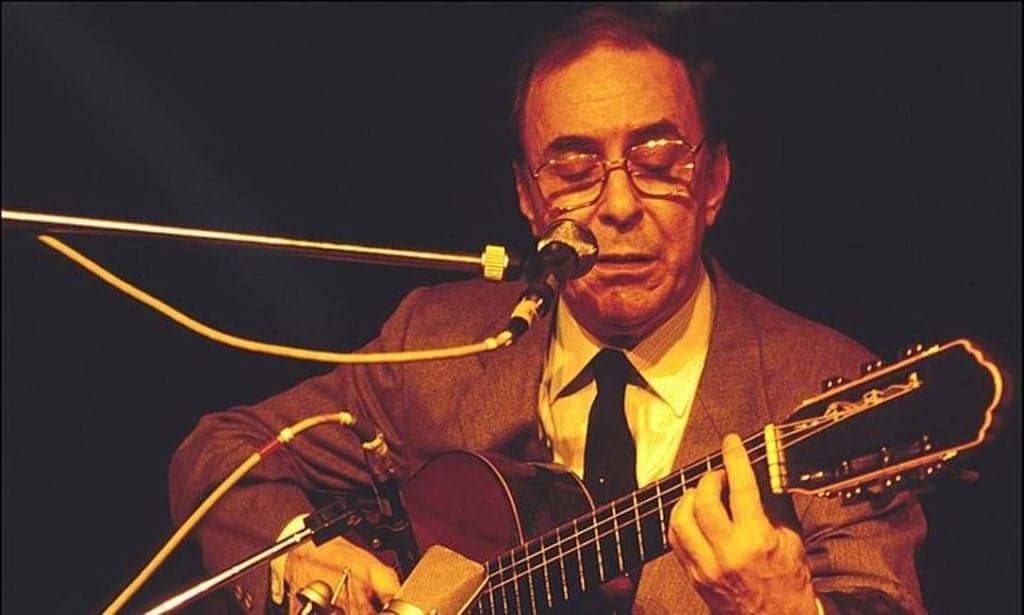João Gilberto morre e família inicia briga e disputa por herança no meio do enterro do cantor