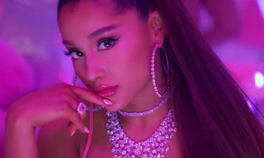 Ariana Grande falou sobre o desconforto em cantar algumas de suas canções (Foto: Reprodução) Ariana Grande falou sobre o desconforto em cantar algumas de suas canções (Foto: Reprodução)