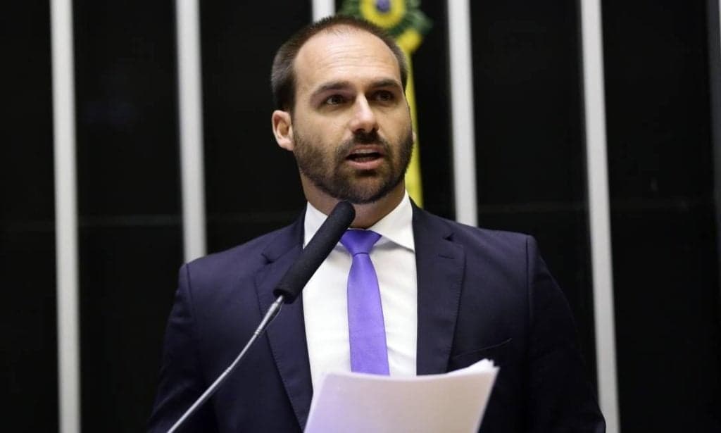 Após Lula se tornar elegível novamente, Eduardo Bolsonaro se manifesta e pede voto impresso em 2022