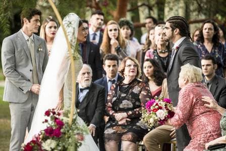 A Dona do Pedaço: casamento de Maria da Paz é marcado por confusão, dedo na cara e gritaria