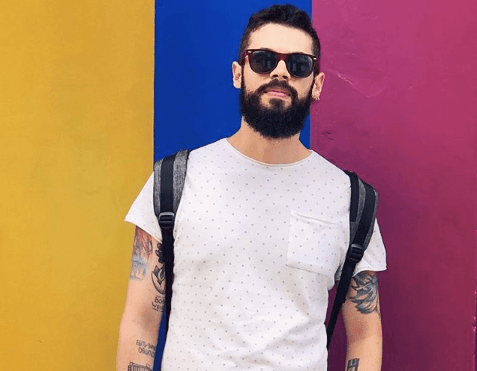 O repórter da Globo, Cauê Fabiano, que é famoso por apresentar o G1 em um minuto surpreendeu os telespectadores ao debochar de Faustão publicamente O repórter da Globo, Cauê Fabiano, que é famoso por apresentar o G1 em um minuto surpreendeu os telespectadores ao debochar de Faustão publicamente