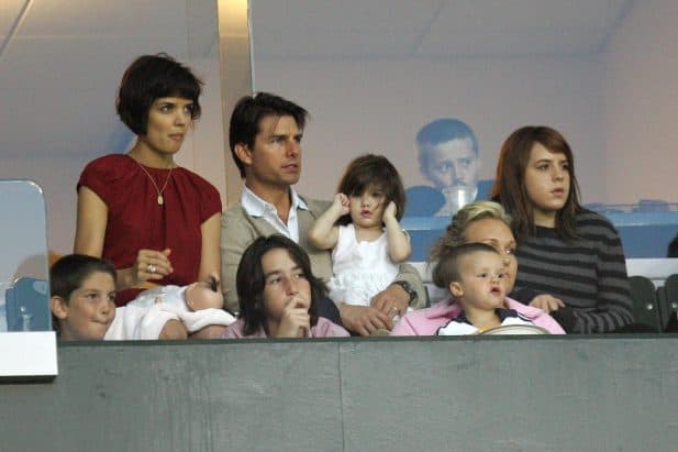 Katie Holmes, Tom Cruise, a pequena Suri e Isabella Kidman-Cruise, em 2008. (Foto: Reprodução) Katie Holmes, Tom Cruise, a pequena Suri e Isabella Kidman-Cruise, em 2008. (Foto: Reprodução)