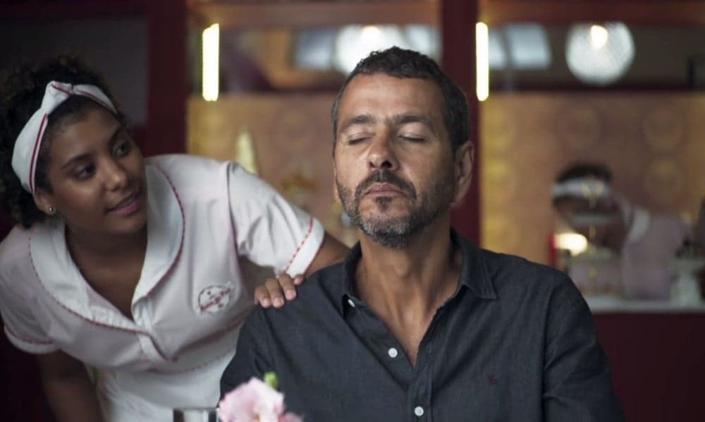 Jenifer foi uma das responsáveis pelo reencontro de Amadeu e Maria da Paz na novela A Dona do Pedaço (Foto: Reprodução/Globo) Jenifer foi uma das responsáveis pelo reencontro de Amadeu e Maria da Paz na novela A Dona do Pedaço (Foto: Reprodução/Globo)