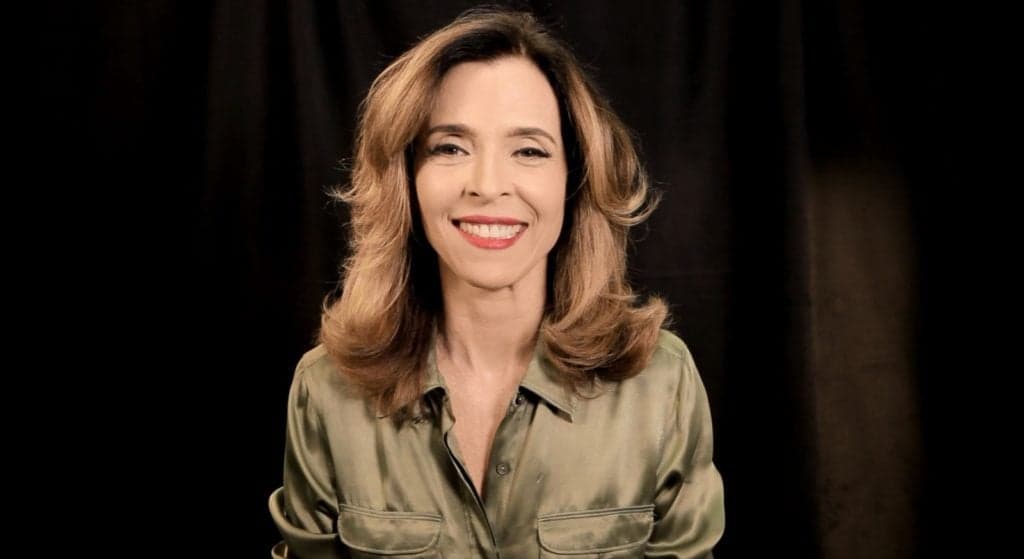 Deborah Evelyn tem passado exposto e dispara ao ser confrontada: "Faria tudo de novo"