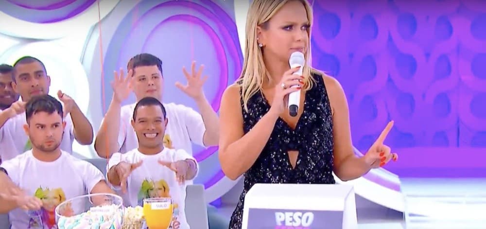 Eliana perde o controle com mulher que estava em seu programa no SBT e parte para cima: "Gritando''
