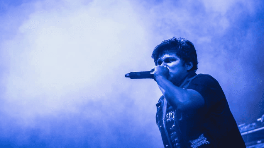O vocalista Wilber Isidro Orellama do Apes of God foi morto a tiros durante show em El Salvador (Reprodução) O vocalista Wilber Isidro Orellama do Apes of God foi morto a tiros durante show em El Salvador (Reprodução)