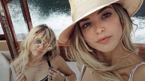 Miley Cyrus e Kaitlynn Carter se mudam para nova casa (Foto: Reprodução) Miley Cyrus e Kaitlynn Carter se mudam para nova casa (Foto: Reprodução)