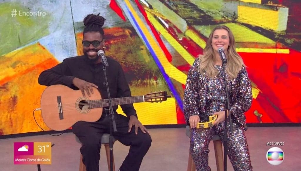Carolina Dieckmann canta ao vivo no Encontro e é detonada por público: "Foi péssima, horrível, melhor ser atriz"