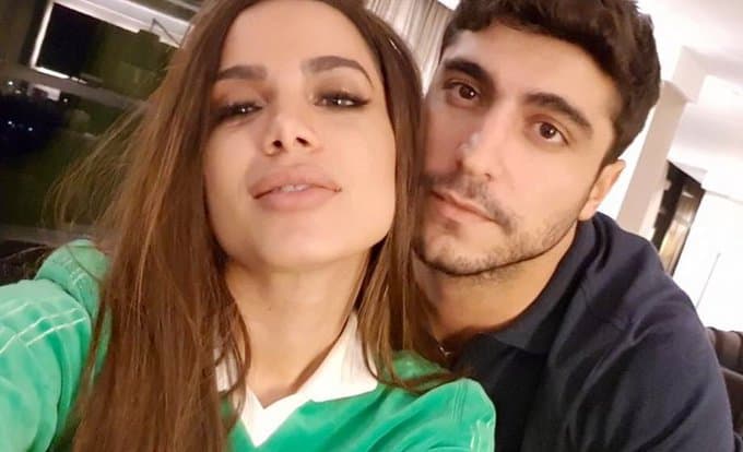 A cantora Anitta e o empresário Thiago Magalhães foram casados por dez meses. Pedro Scooby ficou apenas três namorando com a artista. (Reprodução) A cantora Anitta e o empresário Thiago Magalhães foram casados por dez meses. Pedro Scooby ficou apenas três namorando com a artista. (Reprodução)
