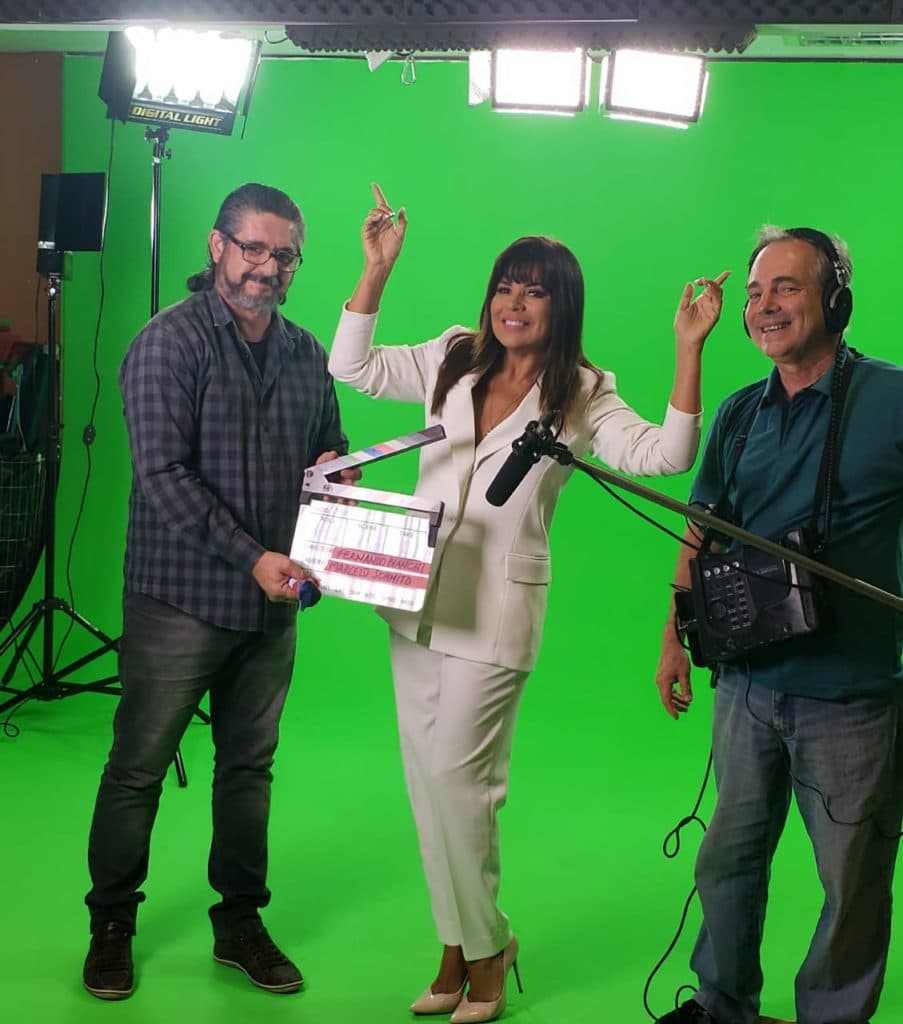 Mara Maravilha gravando comercial da Tela Sena no SBT (Foto reprodução) Mara Maravilha gravando comercial da Tela Sena no SBT (Foto reprodução)