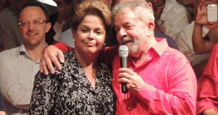 Dilma e Lula tiveram que mudar agenda por causa do final de Avenida Brasil. (Foto: Reprodução) Dilma e Lula tiveram que mudar agenda por causa do final de Avenida Brasil. (Foto: Reprodução)