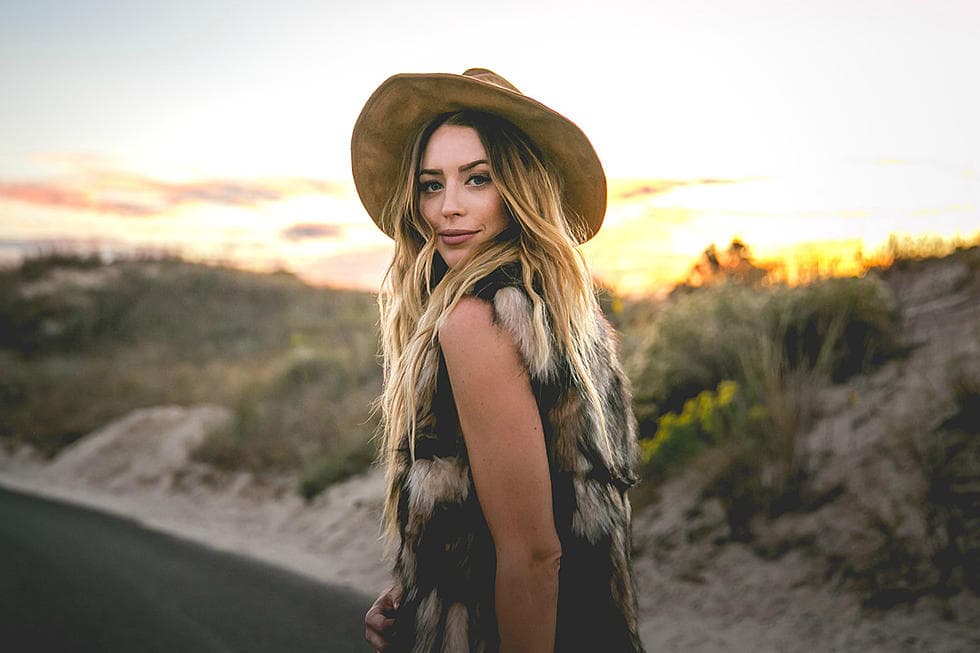 Kylie Rae Harris morreu em um trágico e fatal acidente de carro nos Estados Unidos (Foto: Divulgação) Kylie Rae Harris morreu em um trágico e fatal acidente de carro nos Estados Unidos (Foto: Divulgação)