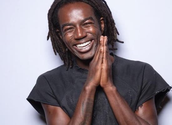 Jonathan Azevedo, da Dança dos Famosos, anuncia gravidez com amiga e público fica incrédulo