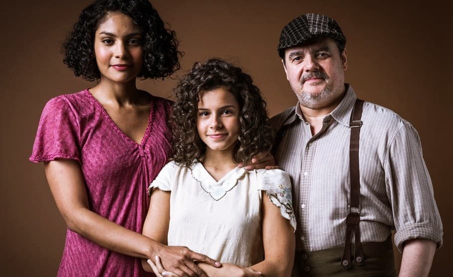 Shirley, Inês e Afonso formam uma bonita família em Éramos Seis Shirley, Inês e Afonso formam uma bonita família em Éramos Seis
