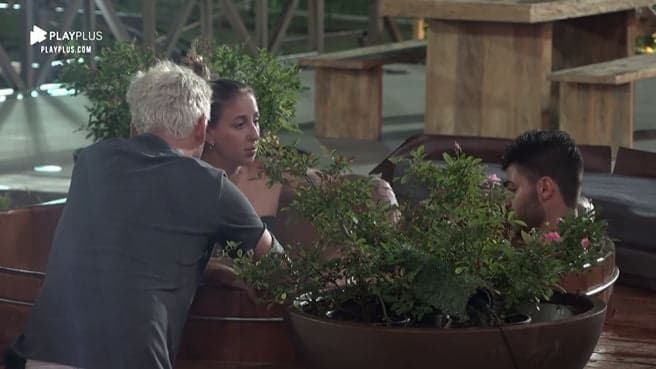 Bifão, Viny Vieira e Netto falam sobre quem é planta em A Fazenda 11 (Reprodução: PlayPlus) Bifão, Viny Vieira e Netto falam sobre quem é planta em A Fazenda 11 (Reprodução: PlayPlus)