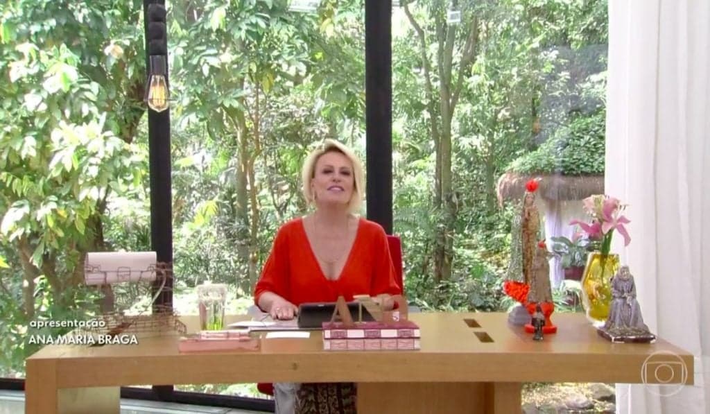 Ana Maria Braga comete erro com Léo Santana e Louro José corrige a apresentadora ao vivo